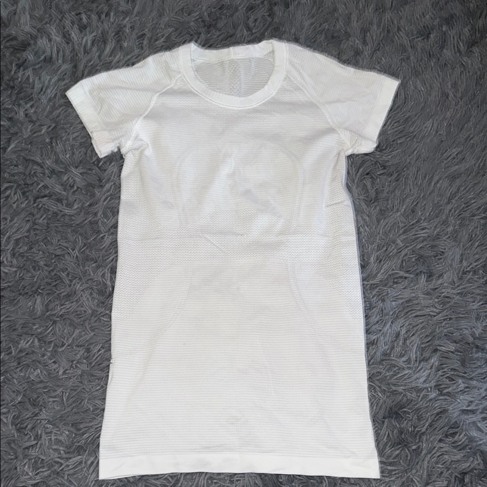 Lululemon Athletica Fitted White Short Sleeve T-Shirt Swiftly Tech size 4